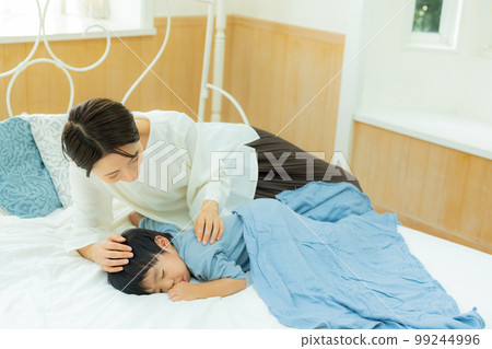 Taking a nap 讓他睡著 99244996