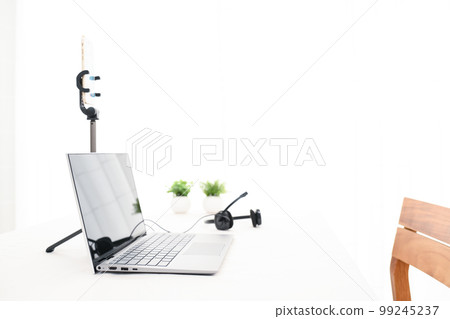 A table in a room with a distribution environment for laptops and smartphones A table in a room with a distribution environment for laptops and smartphones 99245237