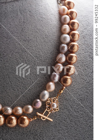 author pearls necklace demonstrated on maneken. close up. fashion and jewelry concept author pearls necklace demonstrated on maneken. close up. fashion and jewelry concept 99245332