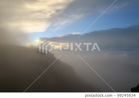 Cloud break 99245634