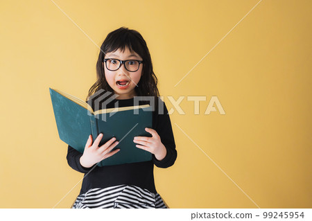 Elementary school girl wearing glasses Elementary school girl wearing glasses 99245954