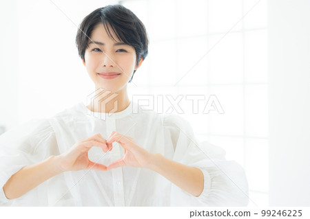 女性心臟標誌 99246225