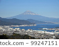 靜岡縣日本平市的富士山和駿河灣 99247151