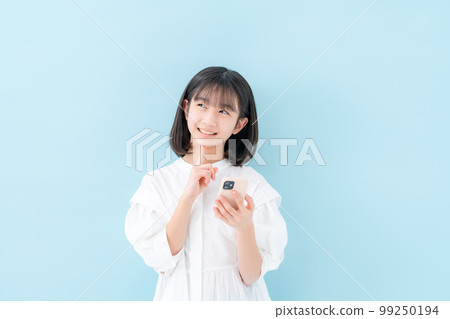 Girl worried smartphone 99250194