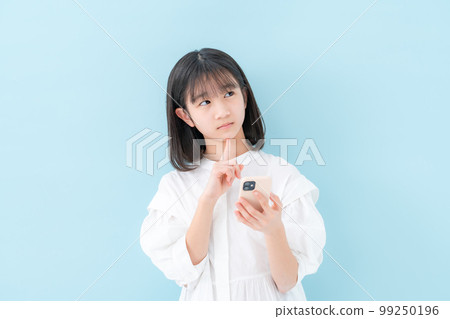 Girl worried smartphone 99250196