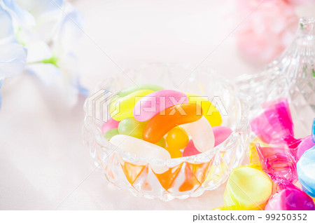 Colorful jelly beans 99250352