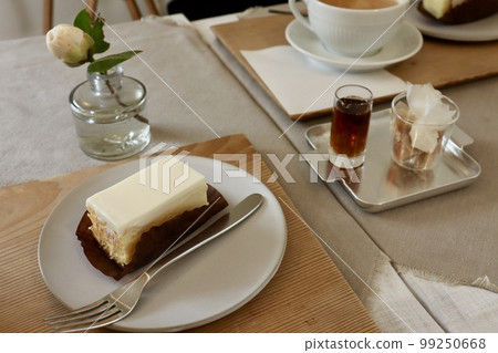 Cheesecake to eat in a cafe Cheesecake to eat in a cafe 99250668