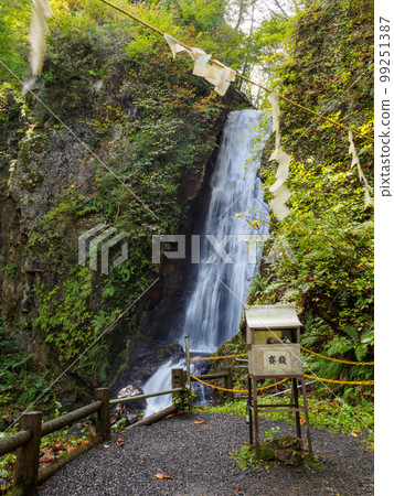 墨綠與不動瀑布 墨綠與不動瀑布 99251387