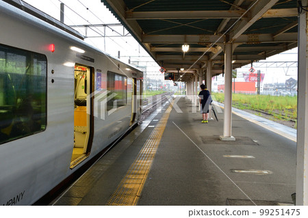 Scenery from Nobeoka Station on the Nippo Main Line to Miyazaki Station on a rainy morning in the summer of 2022 Scenery from Nobeoka Station on the Nippo Main Line to Miyazaki Station on a rainy morning in the summer of 2022 99251475