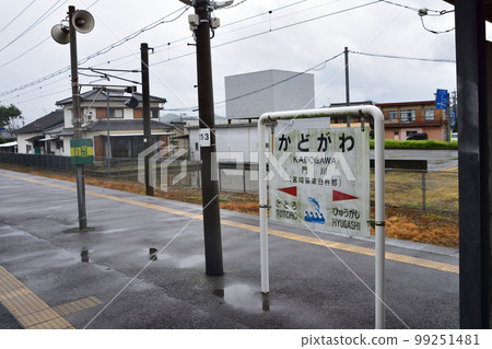 2022年夏天下雨的早晨,從日豐本線延岡站到宮崎站的風景 2022年夏天下雨的早晨,從日豐本線延岡站到宮崎站的風景 99251481