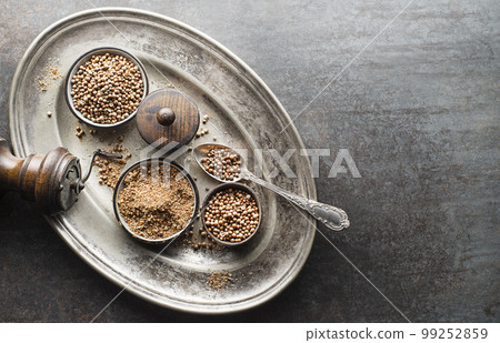 Coriander seeds 99252859
