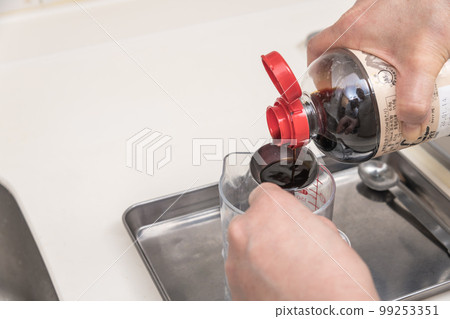 [醬油做炸餛飩的液體調味料] 99253351