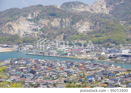 從香川縣高松市八島眺望採石場 99253800