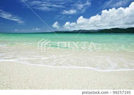 The sea of Hososaki coast, Kohama Island, Okinawa Prefecture The sea of Hososaki coast, Kohama Island, Okinawa Prefecture 99257195