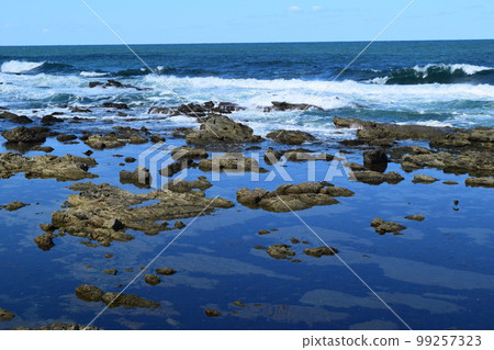 山形縣加茂海岸莊內海水浴場周邊的風景 99257323
