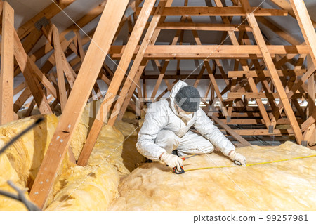 insulation of the roof and ceiling with glass wool 99257981