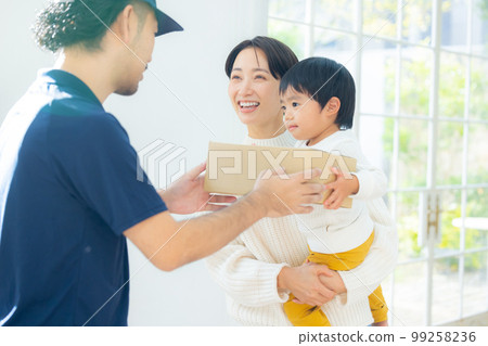 領取行李 親子 領取行李 親子 99258236