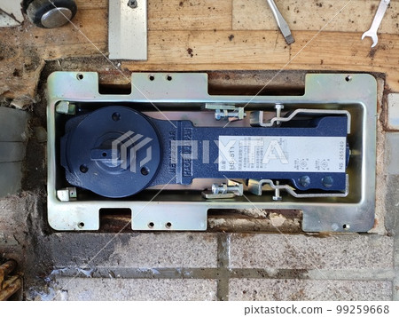 Floor hinge of the swing door replaced with a new one 99259668