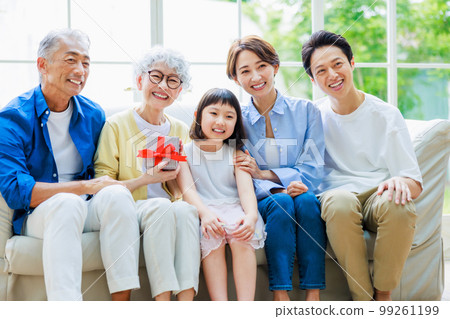 Gift from grandchildren (three generation family) Gift from grandchildren (three generation family) 99261199