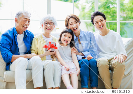 Gift from grandchildren (three generation family) Gift from grandchildren (three generation family) 99261210