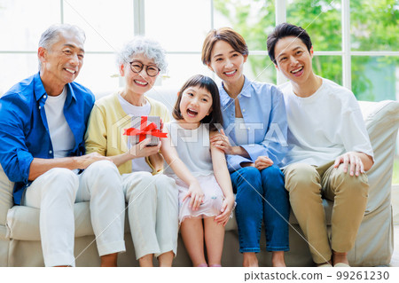 孫子的禮物(三代家庭) 孫子的禮物(三代家庭) 99261230