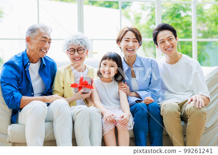 Gift from grandchildren (three generation family) Gift from grandchildren (three generation family) 99261241