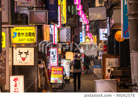 《東京》鈴蘭街三軒茶屋的酒吧街 99262578