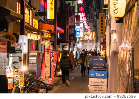 《東京》鈴蘭街三軒茶屋的酒吧街 《東京》鈴蘭街三軒茶屋的酒吧街 99262589