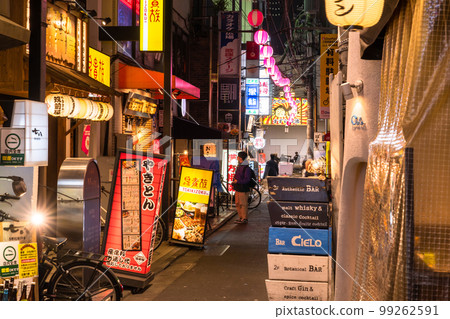 《東京》鈴蘭街三軒茶屋的酒吧街 99262591