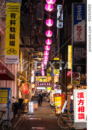 《東京》鈴蘭街三軒茶屋的酒吧街 99262600