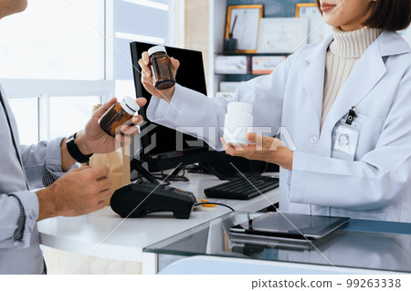 Pharmacist advise or explain property of qualified medical product to customers. 99263338