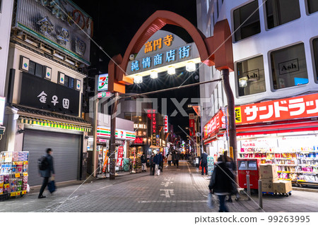 夜晚的“東京”高圓寺，純粹的商業街 99263995