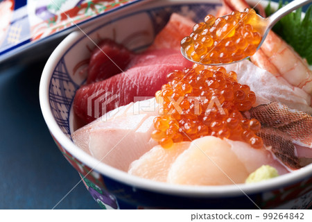 鮭魚子海鮮蓋飯 99264842