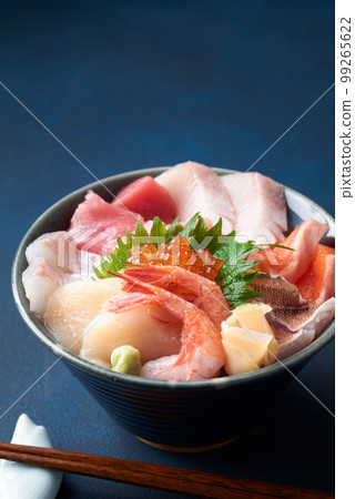 Assorted seafood rice bowl 99265622