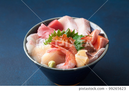 Assorted seafood rice bowl Assorted seafood rice bowl 99265623