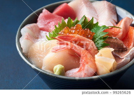 Assorted seafood rice bowl 99265626