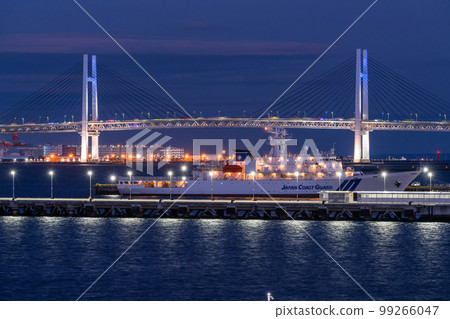 "Kanagawa Prefecture" Night view of Yokohama Bay Bridge, Twilight Blue 99266047