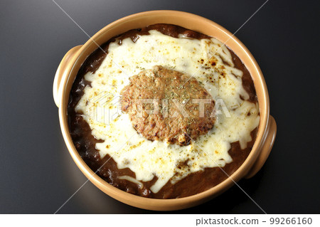 A bird's-eye view shot of grilled curry with plenty of cheese and hamburger on a black background 99266160