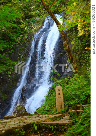 岐阜縣高山市的上江四重八瀑布 岐阜縣高山市的上江四重八瀑布 99266321