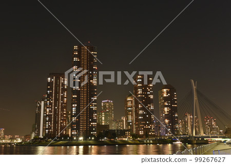 市中心生活的夜景 市中心生活的夜景 99267627