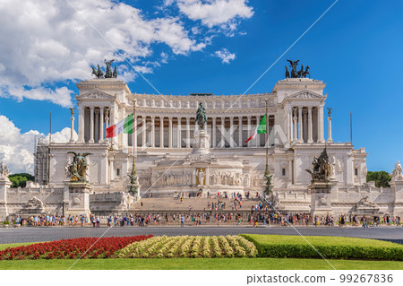 Rome Italy city skyline at Piazza Venezia 99267836