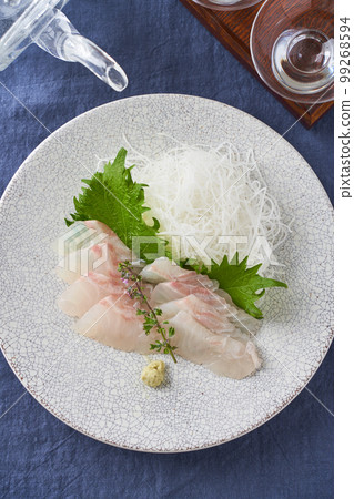 Red snapper sashimi 99268594