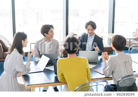 Business scene meeting men and women Business scene meeting men and women 99269094