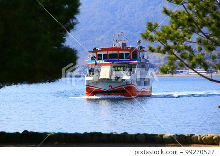 To Miyajima in Aki ... The gateway to the sea and the ferry 99270522
