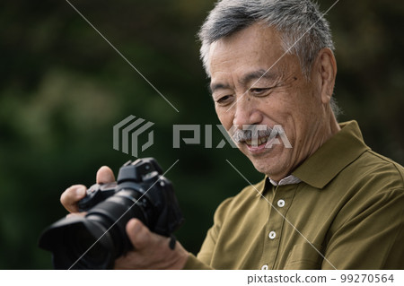 Senior men taking pictures 99270564