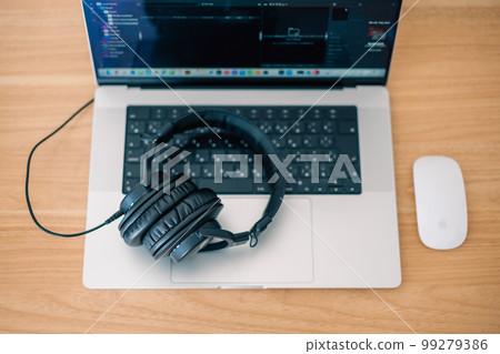 A hobby desk that allows you to enjoy mixing virtually without a controller A hobby desk that allows you to enjoy mixing virtually without a controller 99279386