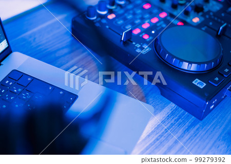 一個喜歡混合的人的桌面圖像 一個喜歡混合的人的桌面圖像 99279392