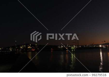 可持續發展目標自然、全球環境和光！日本的自然和工廠！蜀南工業園區與海 99279516