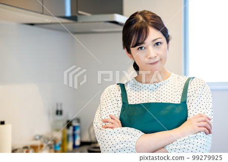 Housewife with dissatisfied apron 99279925