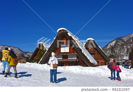 Gifu prefecture Shirakawa-go winter scenery 99281097